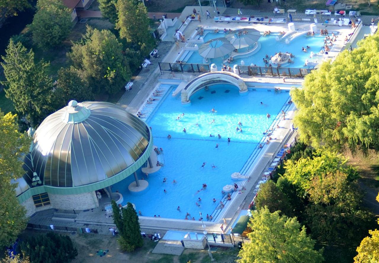 Sziget Apartman Eger Bagian luar foto